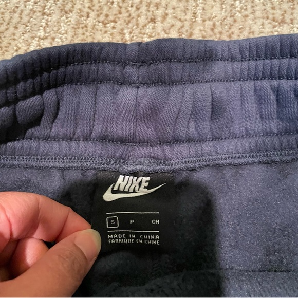 Super cute Nike fleece shorts size S - Picture 3 of 4